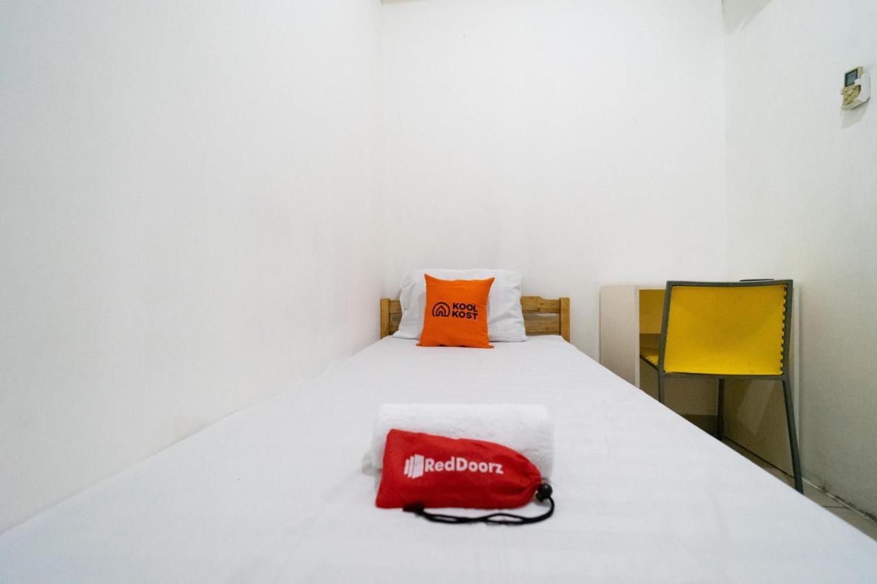 Koolkost Near Mercu Buana University Guest house
